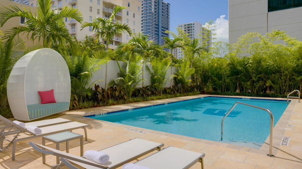 Отель Aloft Miami Brickell Экстерьер фото