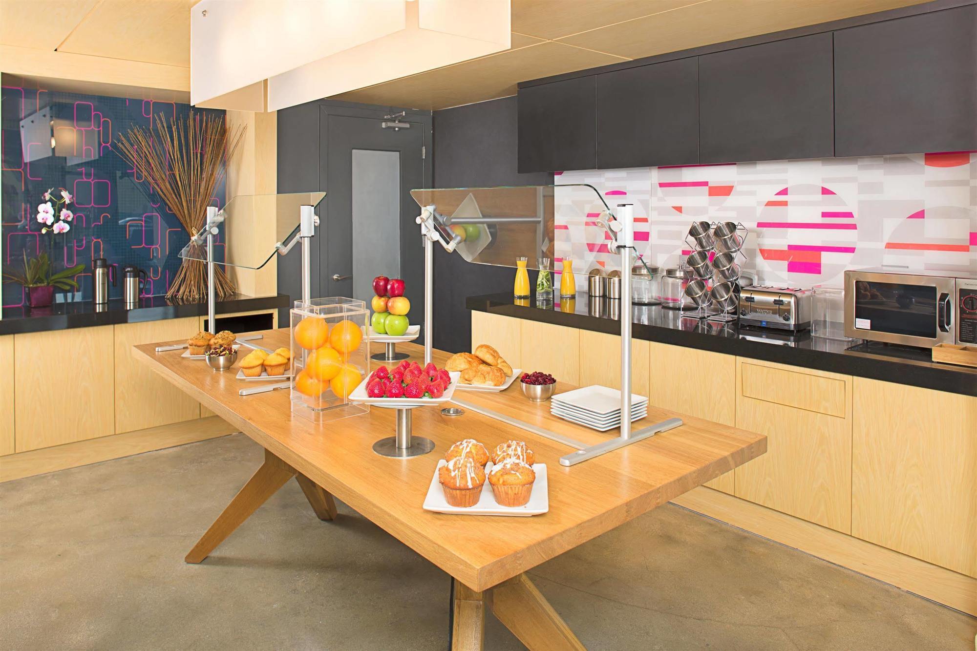 Отель Aloft Miami Brickell Экстерьер фото